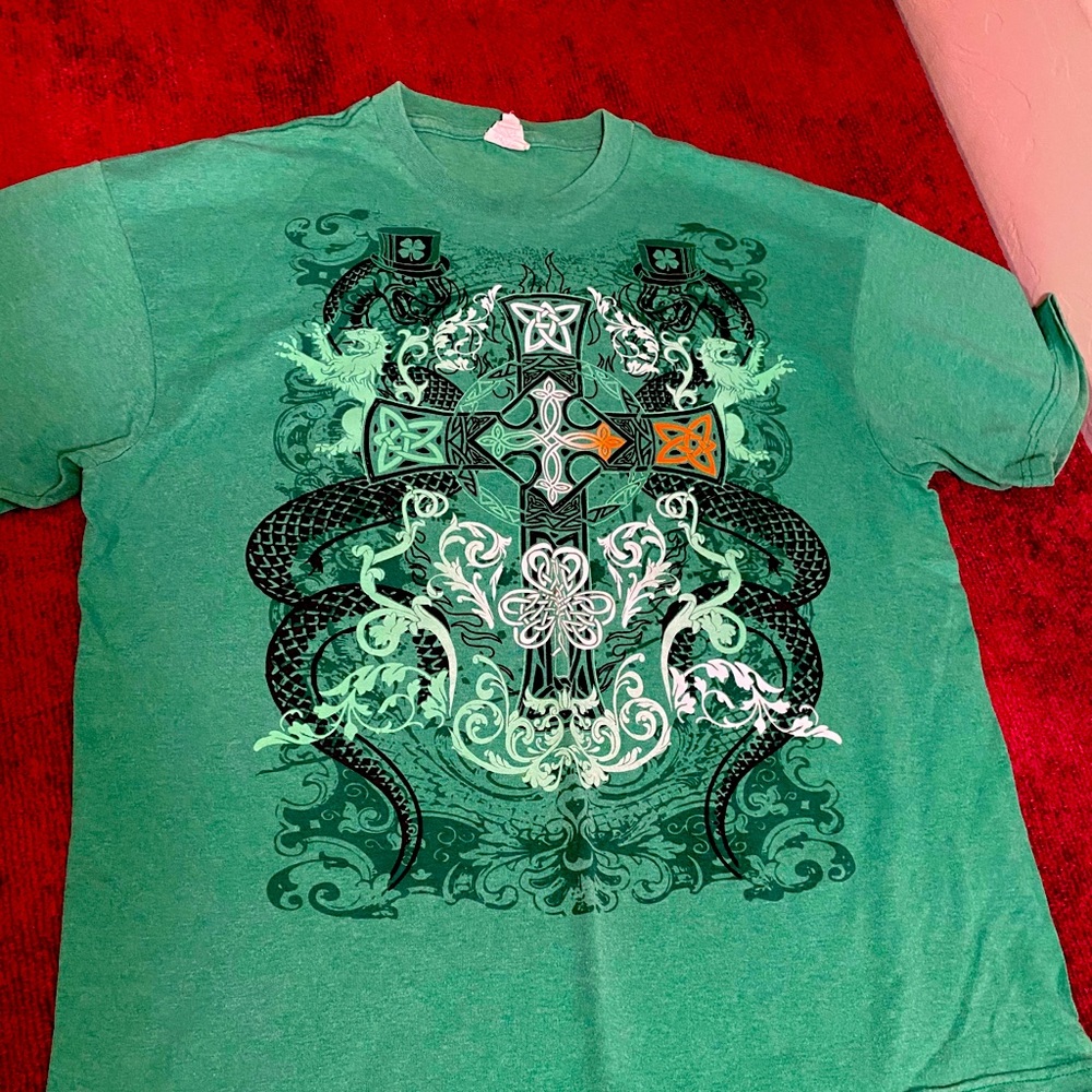 Men’s Green St. Patrick’s Celtic Coat of Arms T XL